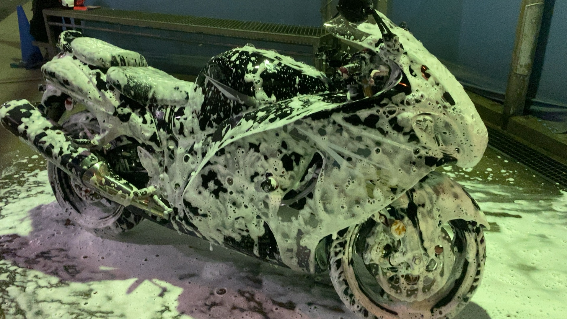 バイクを高圧洗浄機で洗車するときの注意点 はやぶさでいず
